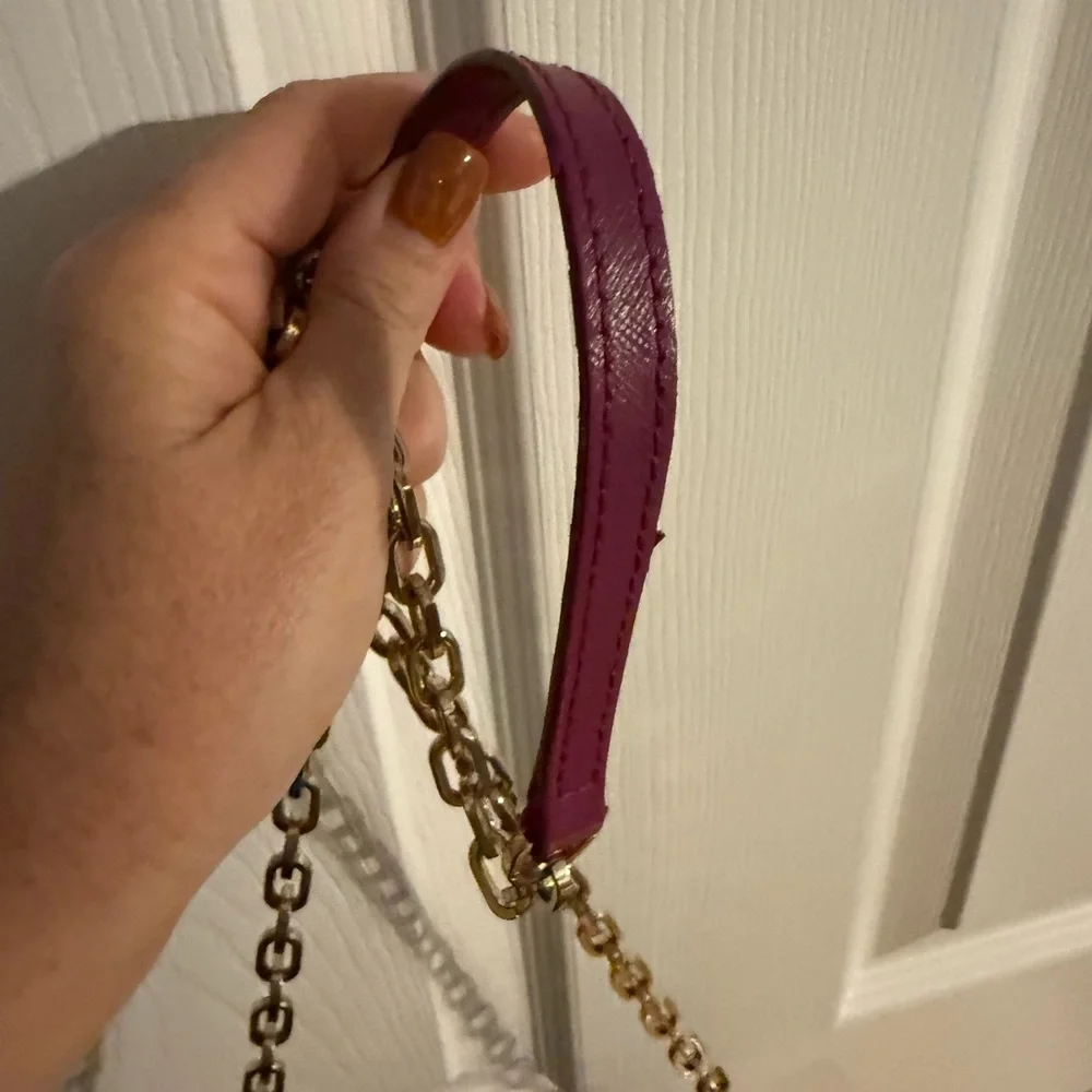 Tory‎ Burch Chelsea Crossbody Wallet on Chain – Magenta